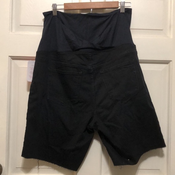 Isabel Maternity by Ingrid & Isabel Bermuda Black Maternity Short Size 16 - Picture 3 of 5